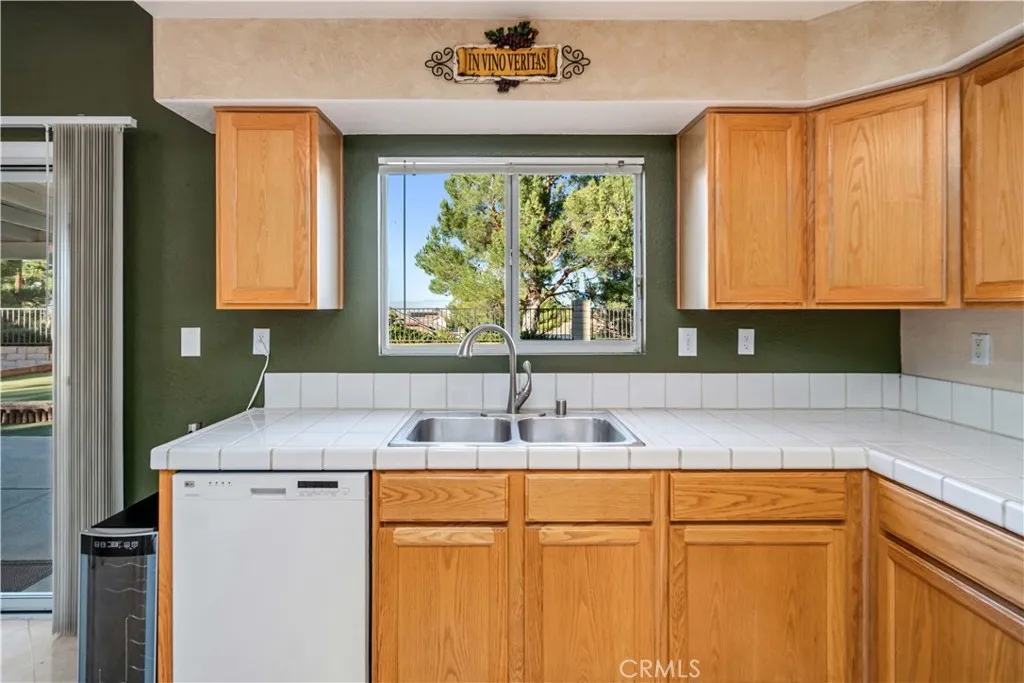 7273 Ojai Drive, Palmdale, California 93551 home-pic-15